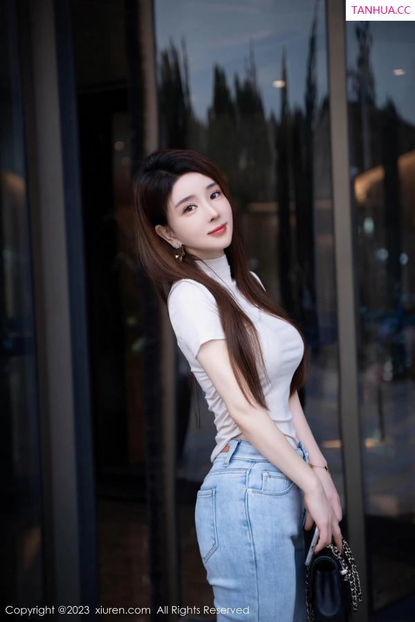   [XiuRen]高清写真图 2023.10.31 No.7586 雨儿baby 牛仔裤美腿第8张图片